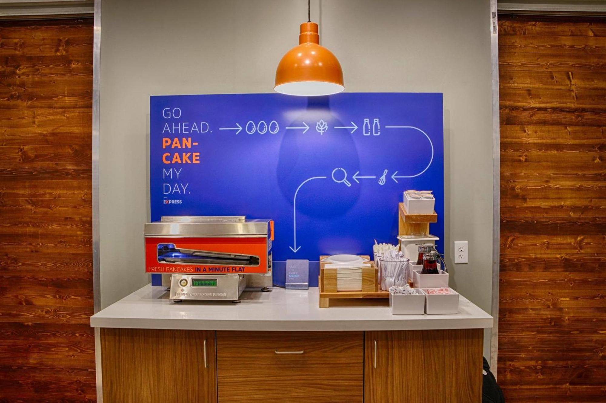 Holiday Inn Express & Suites Chicago - Matteson By Ihg エクステリア 写真
