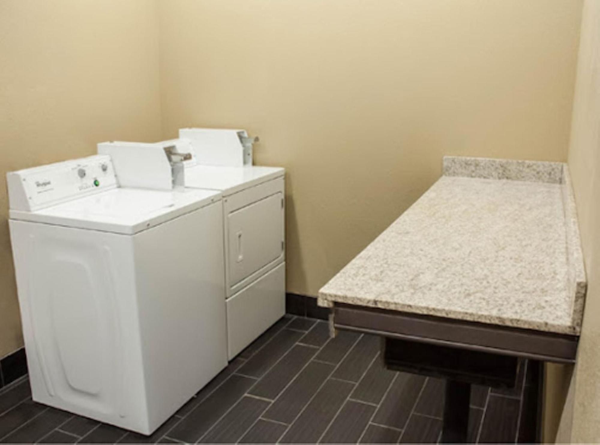 Holiday Inn Express & Suites Chicago - Matteson By Ihg エクステリア 写真